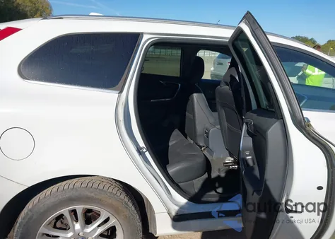 2016 Volvo Xc60 T5 Drive-E Premier из США, поврежденный, VIN YV440MDK4G2843893